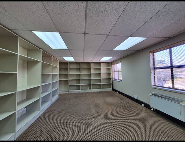 162M² OFFICE TO LET IN DUNKELD WEST